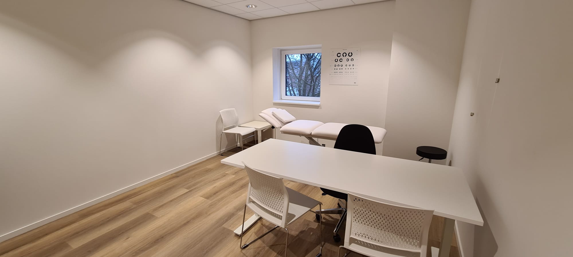ADD Flex4you Tilburg conservatoriumlaan witte kamer 2 behandelbank.jpg